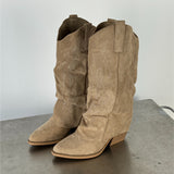 Billede af beige VIRGINIA suede støvler. Fra BySofieSønderby