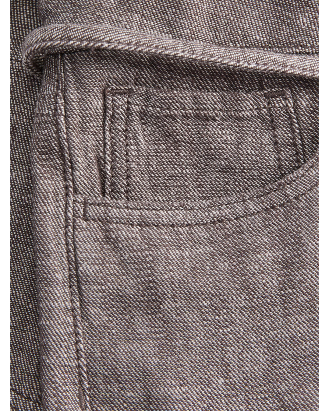 Detaljebillede af brune FIKA bukser. Fra BySofieSønderby